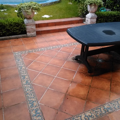 Sustituir solado de patios patio trasero, nivelar antes y colocar