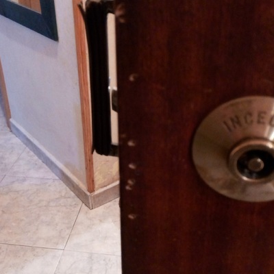 Reparar arañazos puerta acceso vivienda - Madrid (Madrid) | Habitissimo