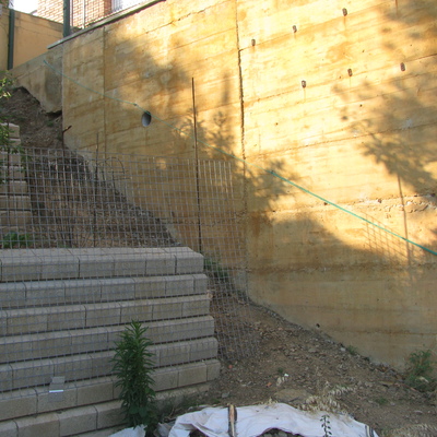 Construcción de escalera de hormigón armado en el exterior - Les Planes