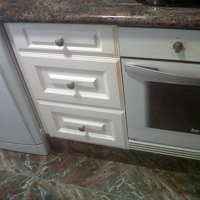 Pintar puertas de armario de cocina en blanco lacado brillo - Valencia