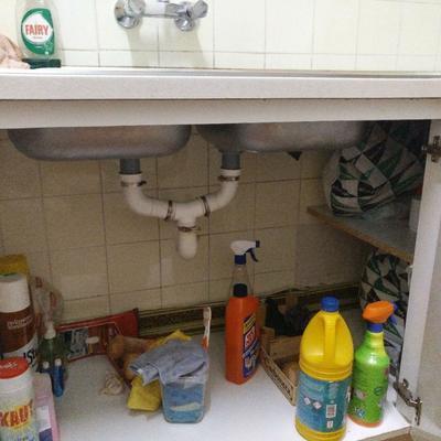 Instalación de lavavajillas y fregadero, con encimera a medida