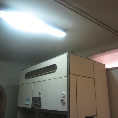 Recubrir los techos del obrador de una panaderia con placas lavables y