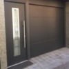 Puerta garaje y entrada