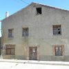 Proyecto de derribo de casa vieja de pueblo y derribo para construir otra nueva