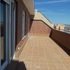 Instalar césped artificial y tarima de madera