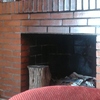 Poner una puerta de protección para una chimenea