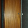 Colocar puerta bien insonorizada