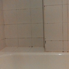 Quitar bañera, poner mampara de obra y poner plato de ducha.
