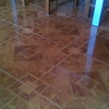Poner suelos. De parquet ó tarima.