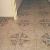 Poner suelo adhesivos encima del piso que tengo en casi toda la casa