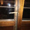 Ajuste puerta de acceso a terraza de madera