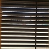 Poner ventanas y quitar las laminas fijas de metal o aluminio no se exactamente que material es