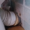 Cambiar codo plástico cuarto baño