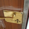Cambio bombin de puerta de entrada