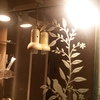 Poner espejo y luces en baño