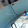 Limpiar una piscina azulejos con cal