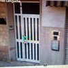 Reforzar en el suelo hoja fija puerta entrada
