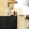 Realizar cancela entrada vivienda pvc blanco