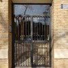 Sustitución de puerta de entrada en bloque de viviendas