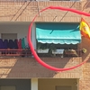 Toldo portada brazo tensión manual con tejido acrílico de color verde para terraza de mi piso