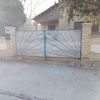 Puerta de entrada a parcela