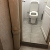 Arreglar zona lavabo (pintar/ humedades) + posiblemente pintar local