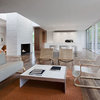 Sofa y sillón con estructura de madera o hierro