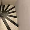 Pintar tres paredes y dos puertas en escalera