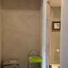 Hacer puerta corredera en baño y armario adjunto todo a medida
