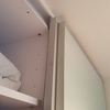 Reparacion de la guia de una puerta corredera de armario empotrado al correr la puerta se ha quedado trabada inutilizando medio armario la reparación es urgente puesto que no puedo acceder a mi ropa