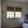 Colocar papel en habitación infantil