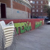 Plamtar arboles en terraza de bar suelo privado
