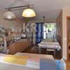 Cocina lineal nueva en vivienda vacacional