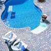 Borde piscina y solarium
