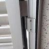 Cambiar bisagra en contraventana de aluminio