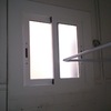 Sustituir ventana de madera en baño por corredera de aluminio blanco, cristal doble