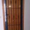 Instalación de una puerta metálica