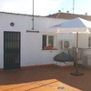Instalar pérgola de alumino con toldo en terraza