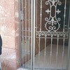 Dos puertas de hierro-forja