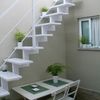 Construir escalera metálica exterior con barandilla