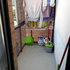Cubrir un tendedero en un balcón