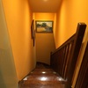 Portillas para duplex: colocacion de dos cancelas, tipo portilla de madera igual color a escalera de duplex (para impedir paso a un bebé)