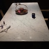 Pulir tablero de mesa de marmol