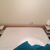 Duplicar enchufes y llave de luz en cabecera de cama