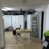 Instalaciòn de puerta - puerta doble para separar dos estancias en sótano