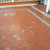 Decorar patio con césped artificial