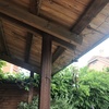 Porche de madera, reforma, sustituir 3 columnas por 2 más gruesas y viga
