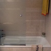 Cambiar la bañera por ducha de hidromasaje y colocar mampara de 90x70 y plato antideslizante