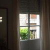 Cambiar puertas de balcones por puertas que aislen del ruído