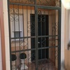 Puerta de hierro forjada